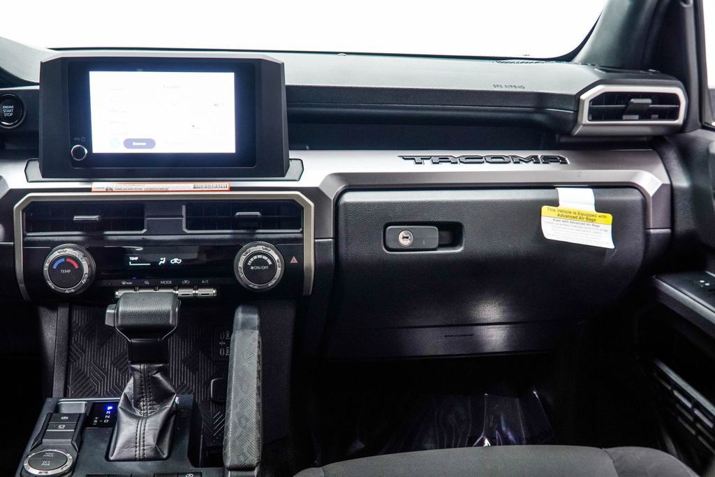 Toyota Tacoma photo 18