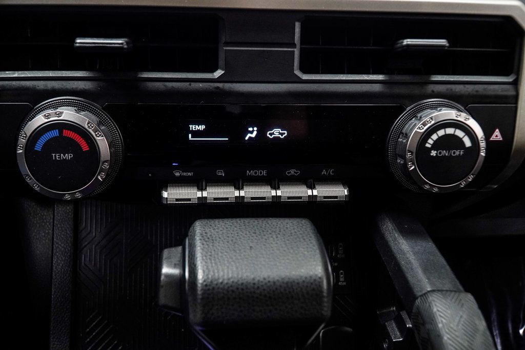 Toyota Tacoma photo 23