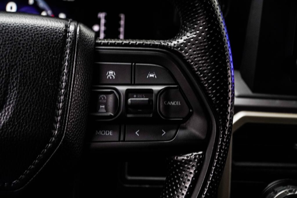 Toyota Tacoma photo 28
