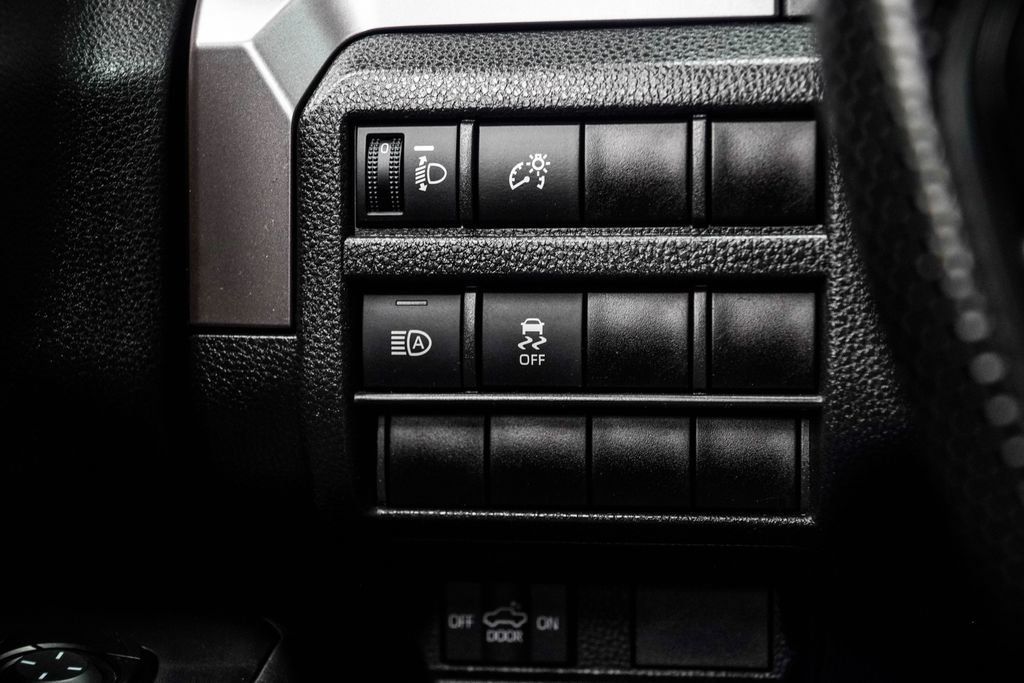Toyota Tacoma photo 30