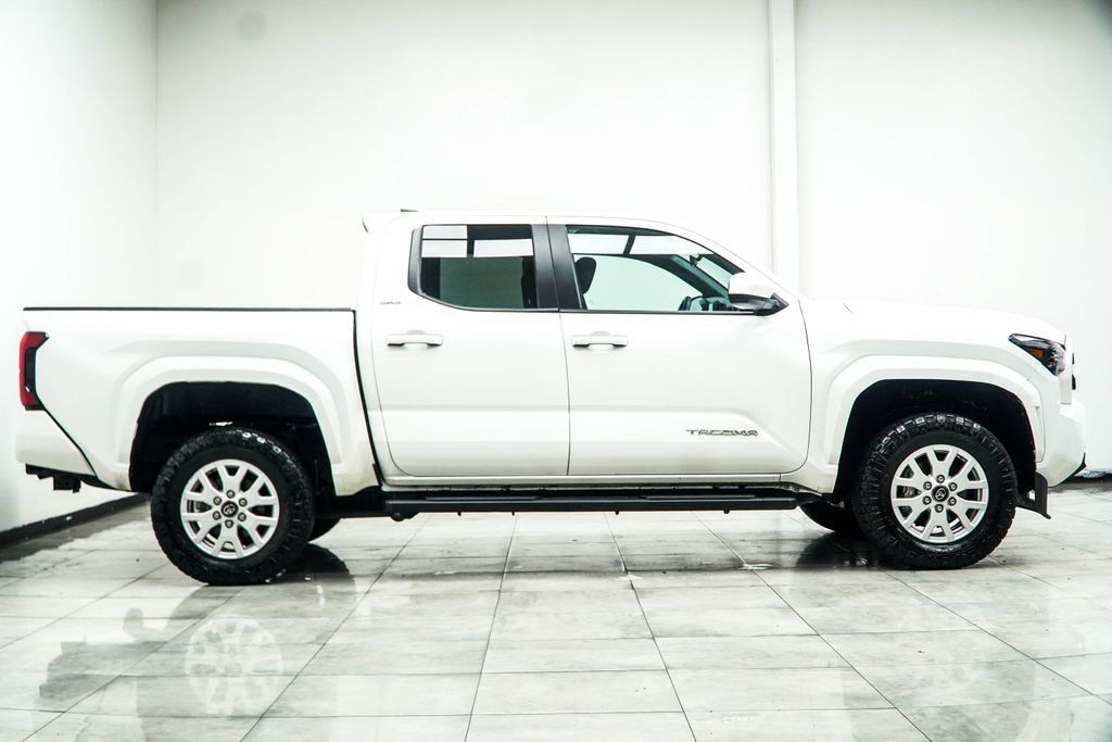 Toyota Tacoma photo 7