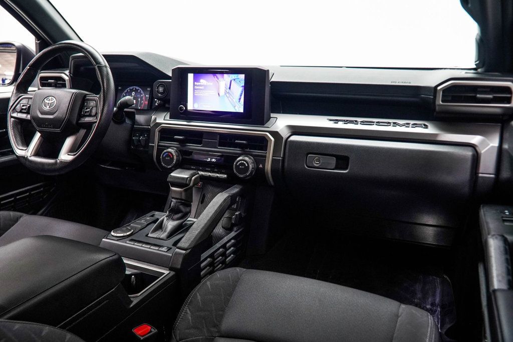 Toyota Tacoma photo 19