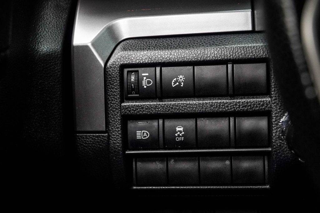 Toyota Tacoma photo 31