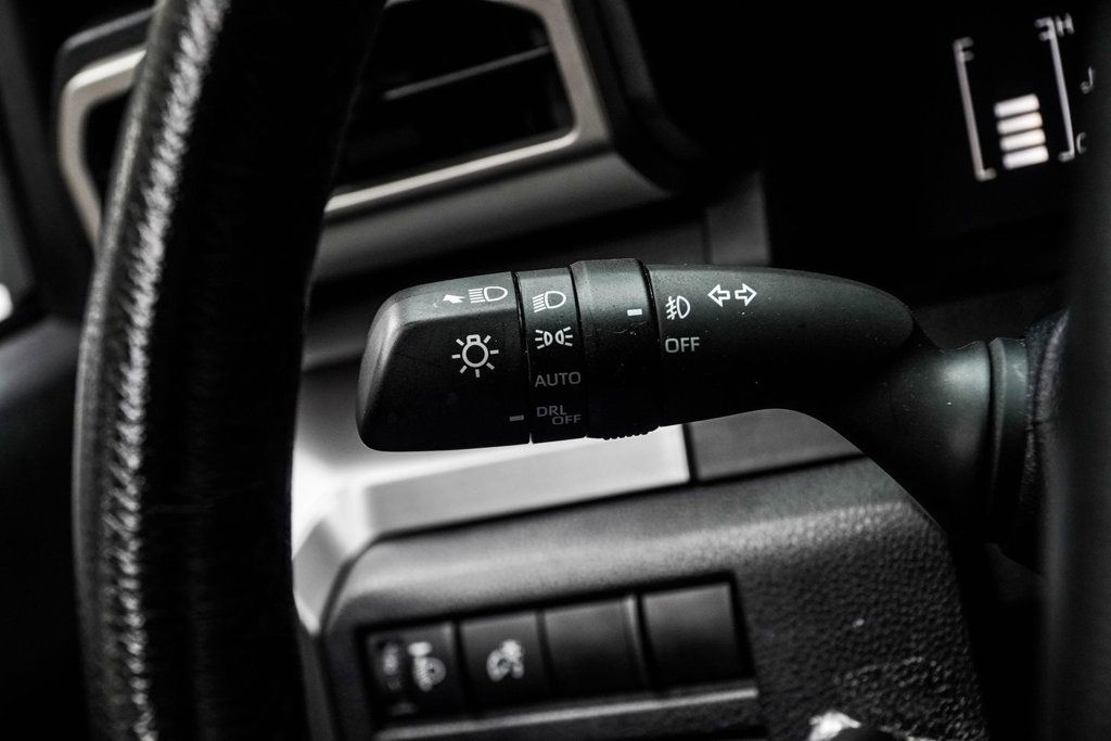 Toyota Tacoma photo 32