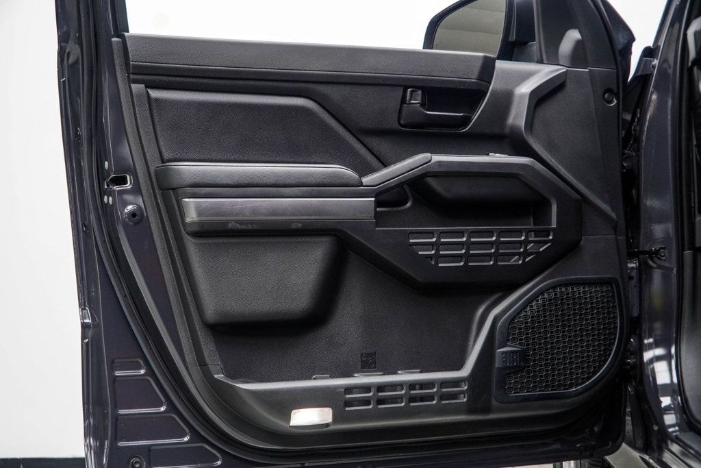 Toyota Tacoma photo 34