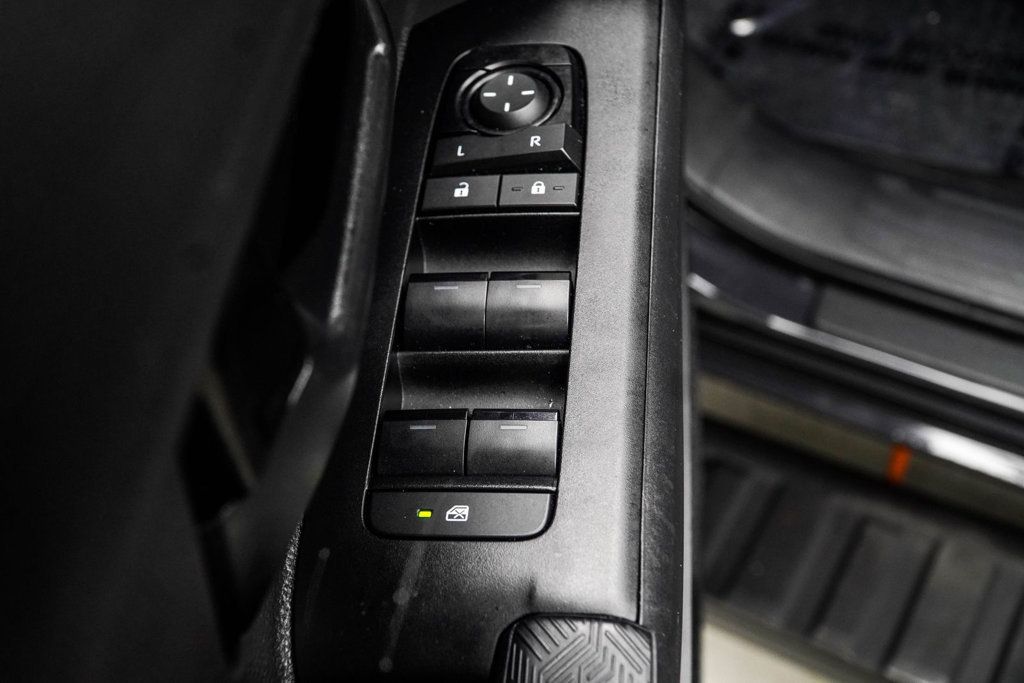 Toyota Tacoma photo 35