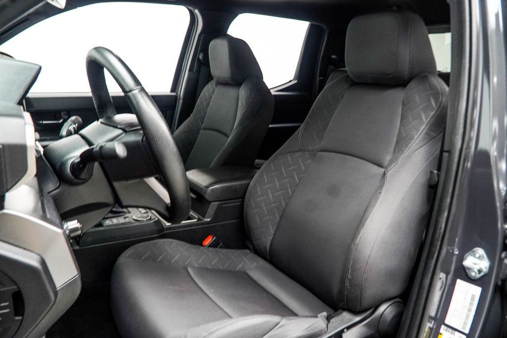 Toyota Tacoma photo 36