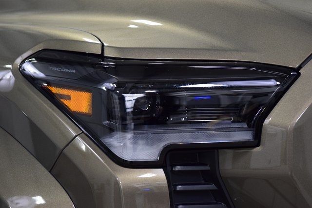 2024 Toyota Tacoma 4WD Limited Hybrid Double Cab 5' Bed Automatic - 22942842 - 11