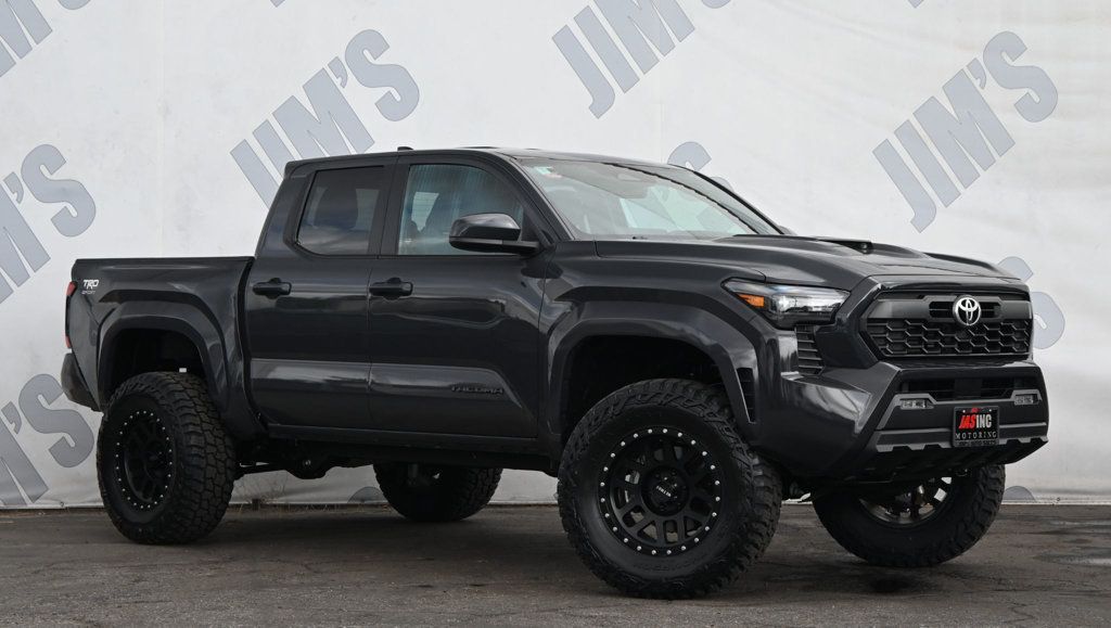2024 Toyota Tacoma TRD 4x4 photo 2