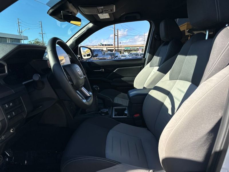 2024 Toyota Tacoma 4WD TRD Sport Double Cab 5' Bed MT - 22991645 - 13