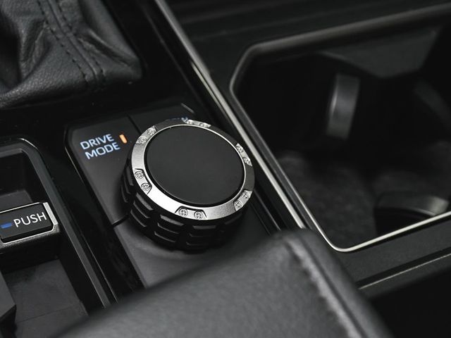 2024 Toyota Tundra Limited - 22992386 - 32