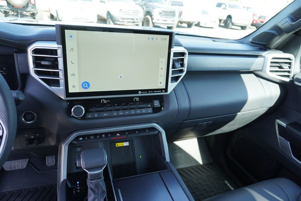 2024 Toyota Tundra 4WD PLATINUM - 22934710 - 31