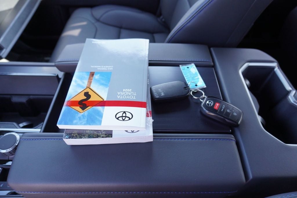 2024 Toyota Tundra 4WD PLATINUM - 22934710 - 43