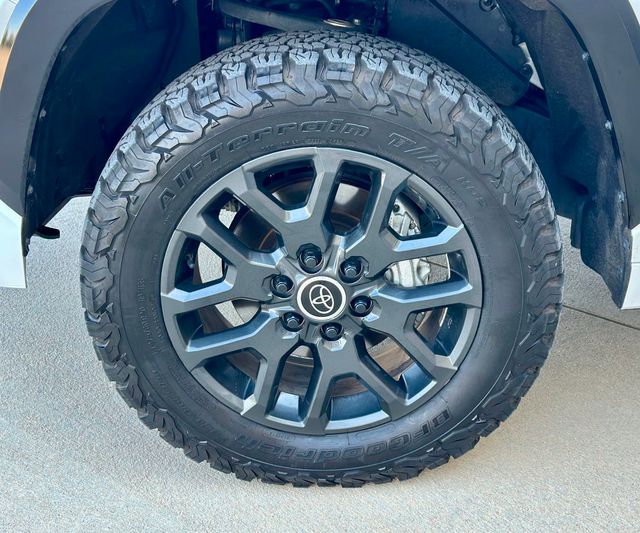 2024 Toyota Tundra 4WD Platinum Hybrid CrewMax 5.5' Bed - 22982840 - 32