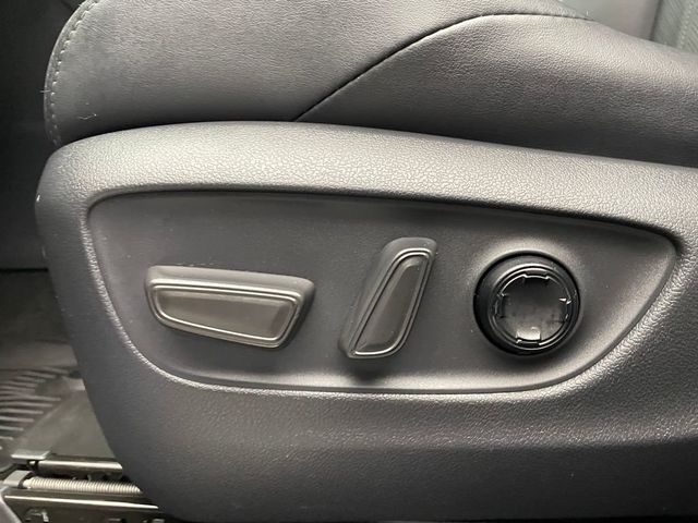 2024 Toyota Venza Limited AWD - 22996391 - 13