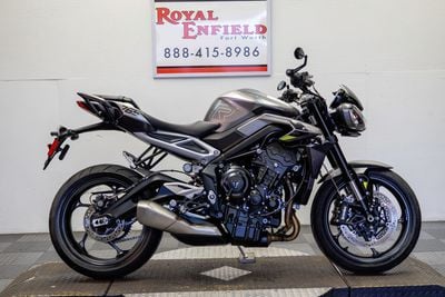 2024 TRIUMPH STREET TRIPLE 765 - SMTA604S5RTBL5800