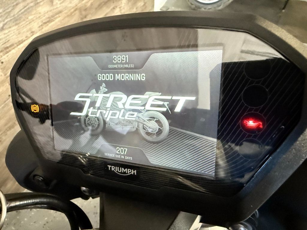 2024 Triumph Street Triple 765 RS SUPER CLEAN! - 22928238 - 10