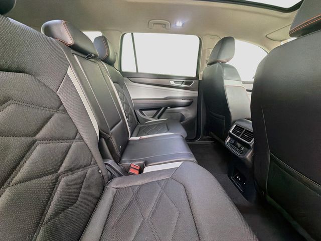 2024 Volkswagen Atlas 2.0T Peak Edition SEL 4MOTION - 23101411 - 28
