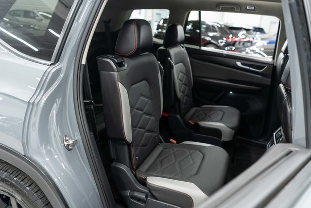 2024 Volkswagen Atlas 2.0T Peak Edition SE w/Technology 4MOTION - 23098341 - 13