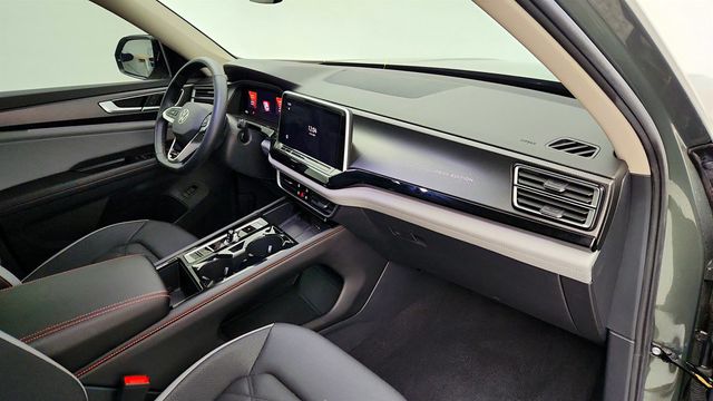 2024 Volkswagen Atlas 2.0T Peak Edition SE w/Technology 4MOTION - 22972373 - 24