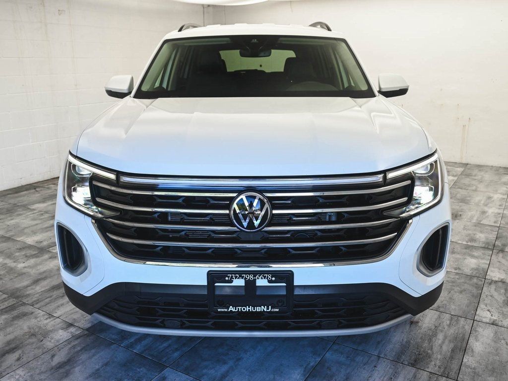 2024 Volkswagen Atlas SE photo 2