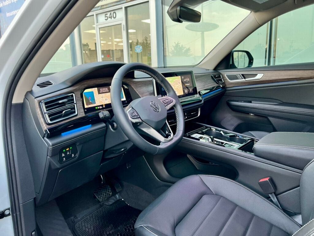 2024 Volkswagen Atlas SEL photo 10