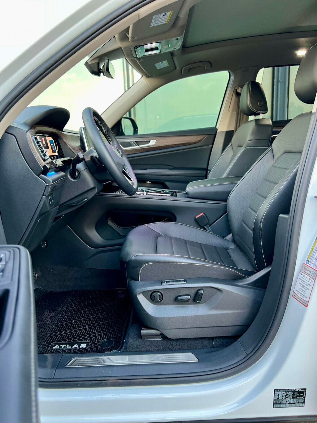 2024 Volkswagen Atlas SEL photo 11