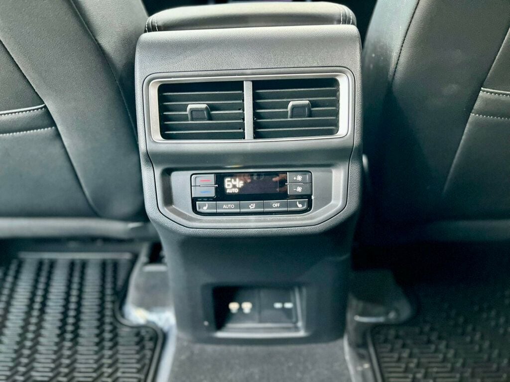 2024 Volkswagen Atlas SEL photo 15