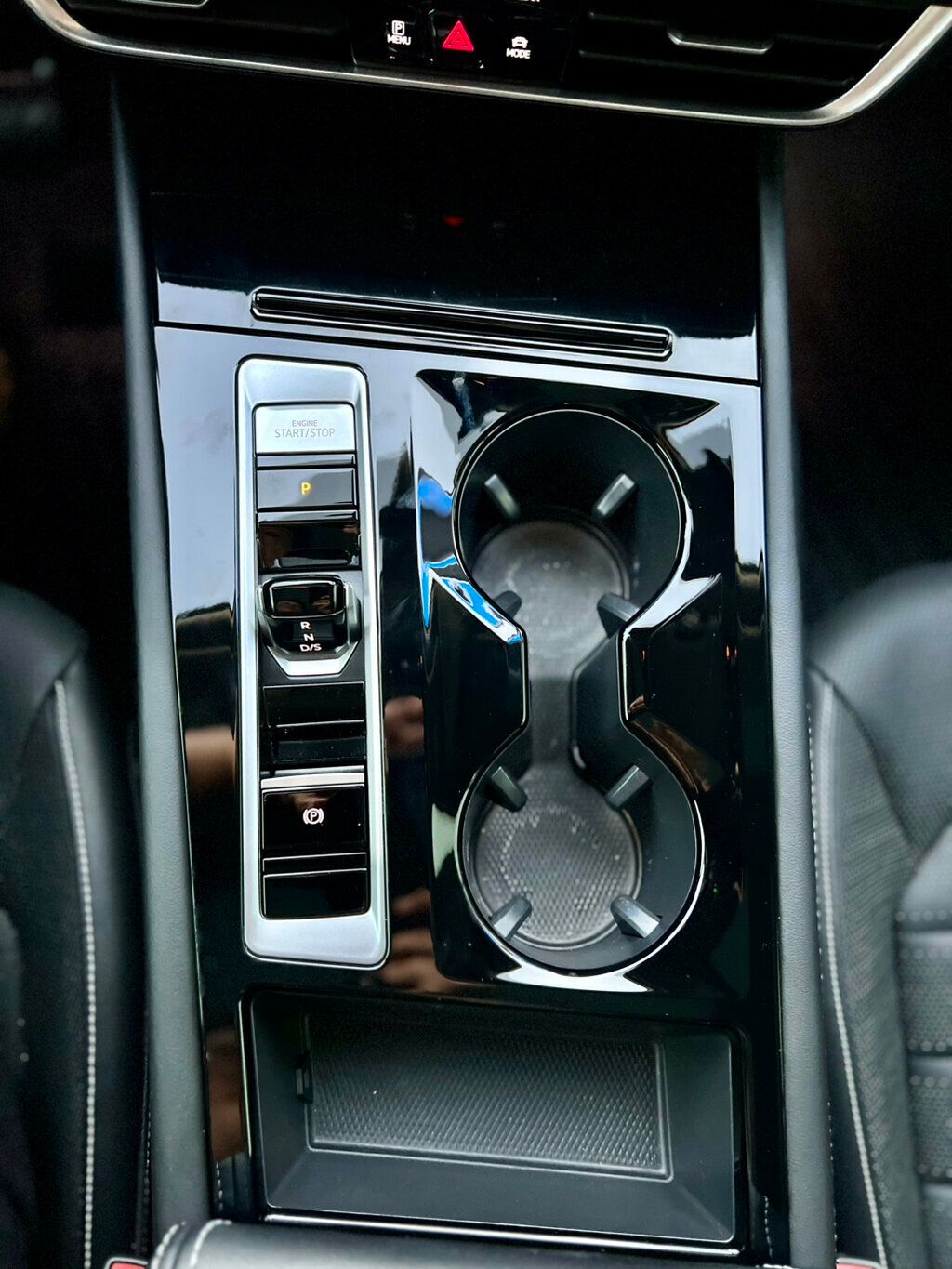 2024 Volkswagen Atlas SEL photo 26
