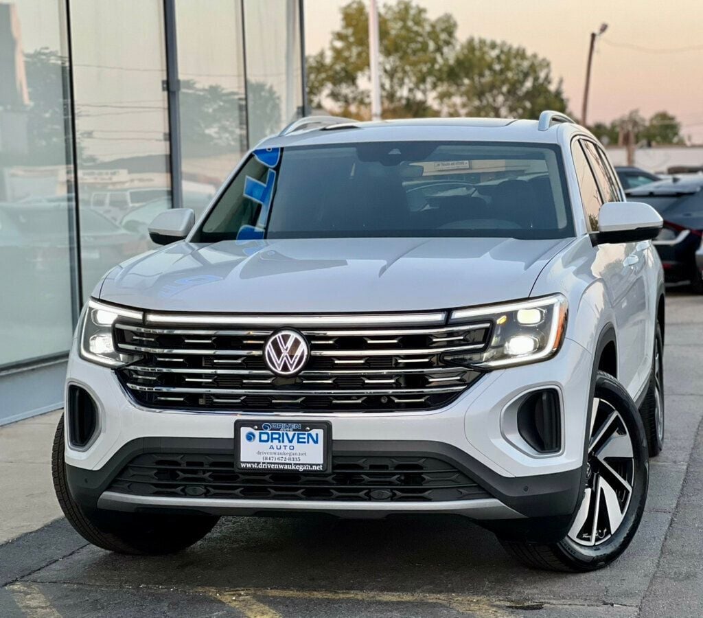 2024 Volkswagen Atlas SEL photo 31