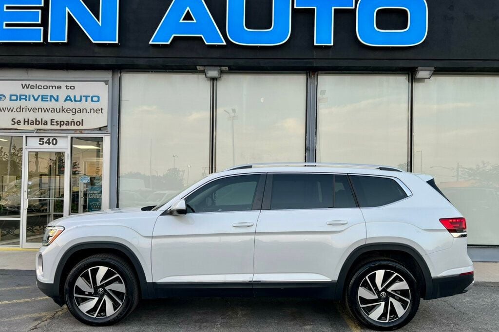 2024 Volkswagen Atlas SEL photo 32