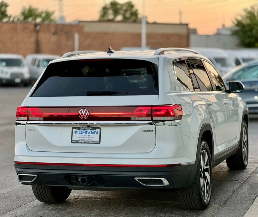 2024 Volkswagen Atlas SEL photo 4