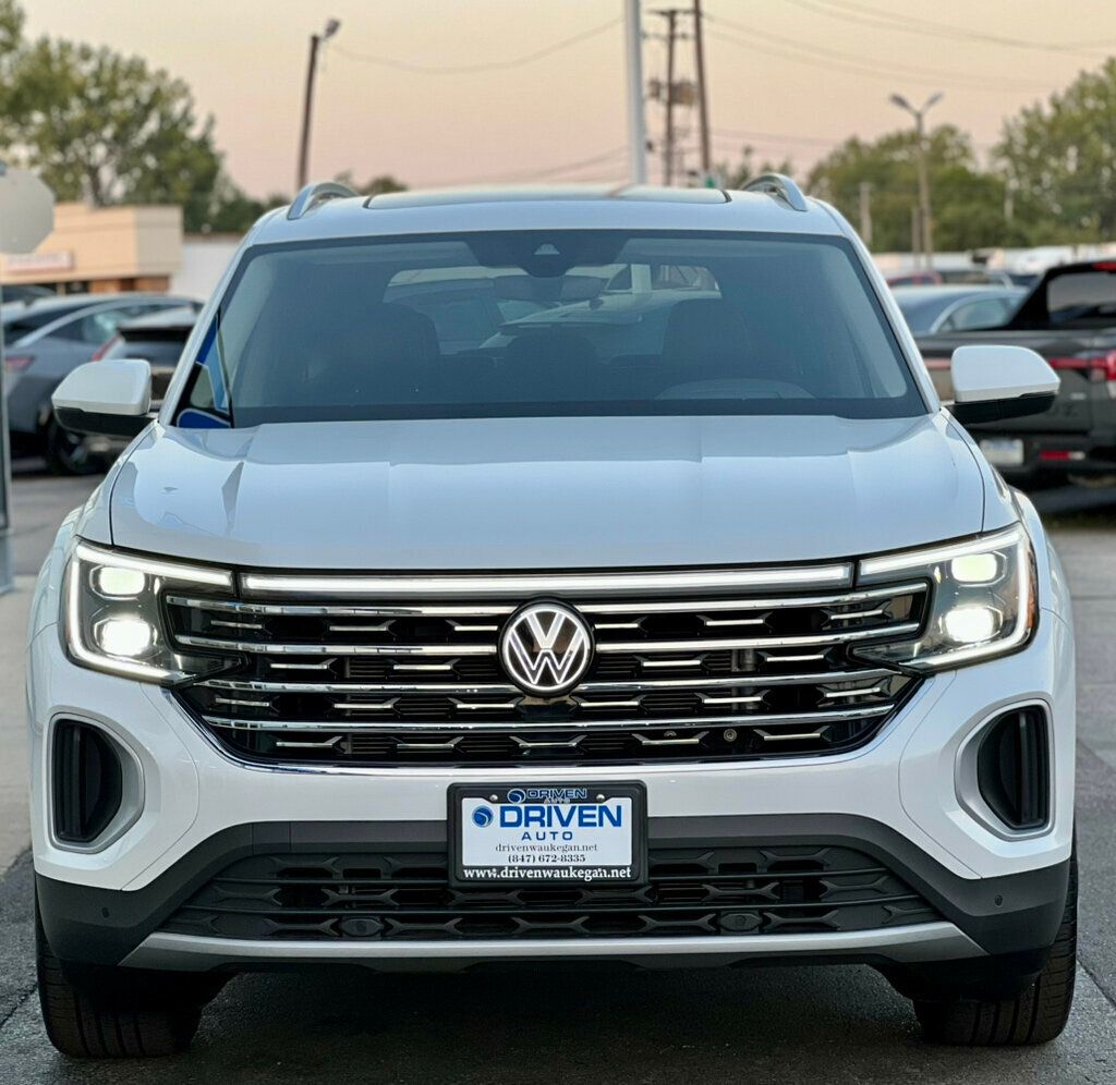 2024 Volkswagen Atlas SEL photo 5