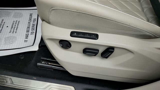 2024 Volkswagen Atlas 2.0T SEL Premium R-Line 4MOTION w/ 2nd-Row Dual Captain's Chairs - 22941468 - 11