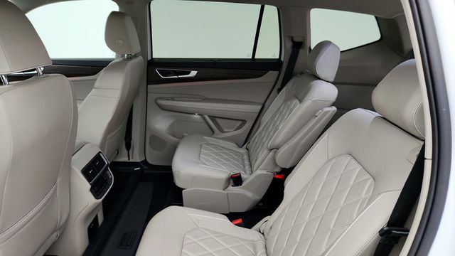 2024 Volkswagen Atlas 2.0T SEL Premium R-Line 4MOTION w/ 2nd-Row Dual Captain's Chairs - 22941468 - 21