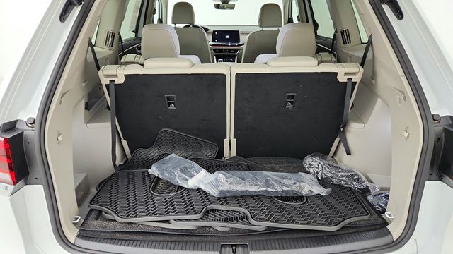 2024 Volkswagen Atlas 2.0T SEL Premium R-Line 4MOTION w/ 2nd-Row Dual Captain's Chairs - 22941468 - 22