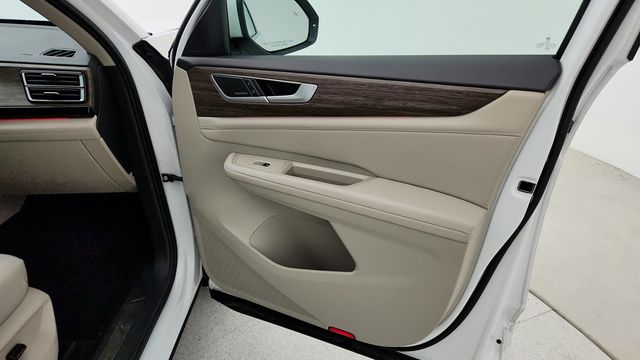 2024 Volkswagen Atlas 2.0T SEL Premium R-Line 4MOTION w/ 2nd-Row Dual Captain's Chairs - 22941468 - 27