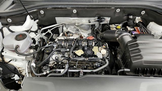 2024 Volkswagen Atlas 2.0T SEL Premium R-Line 4MOTION w/ 2nd-Row Dual Captain's Chairs - 22941468 - 28