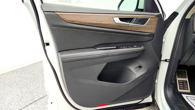 2024 Volkswagen Atlas 2.0T SEL Premium R-Line 4MOTION w/ 2nd Row Dual Captain’s Chairs - 23007507 - 10