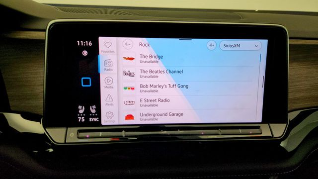 2024 Volkswagen Atlas 2.0T SEL Premium R-Line 4MOTION w/ 2nd Row Dual Captain’s Chairs - 23007507 - 17