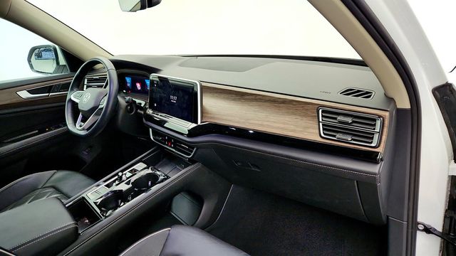 2024 Volkswagen Atlas 2.0T SEL Premium R-Line 4MOTION w/ 2nd Row Dual Captain’s Chairs - 23007507 - 24