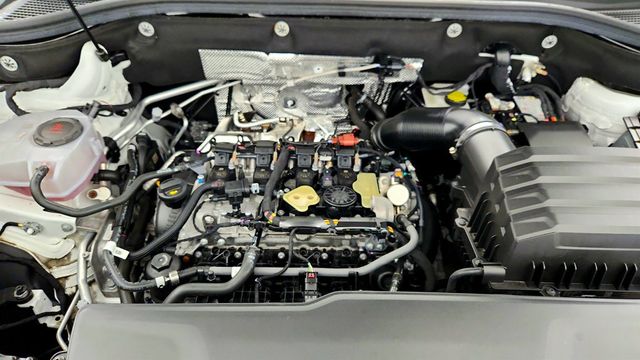 2024 Volkswagen Atlas 2.0T SEL Premium R-Line 4MOTION w/ 2nd Row Dual Captain’s Chairs - 23007507 - 25