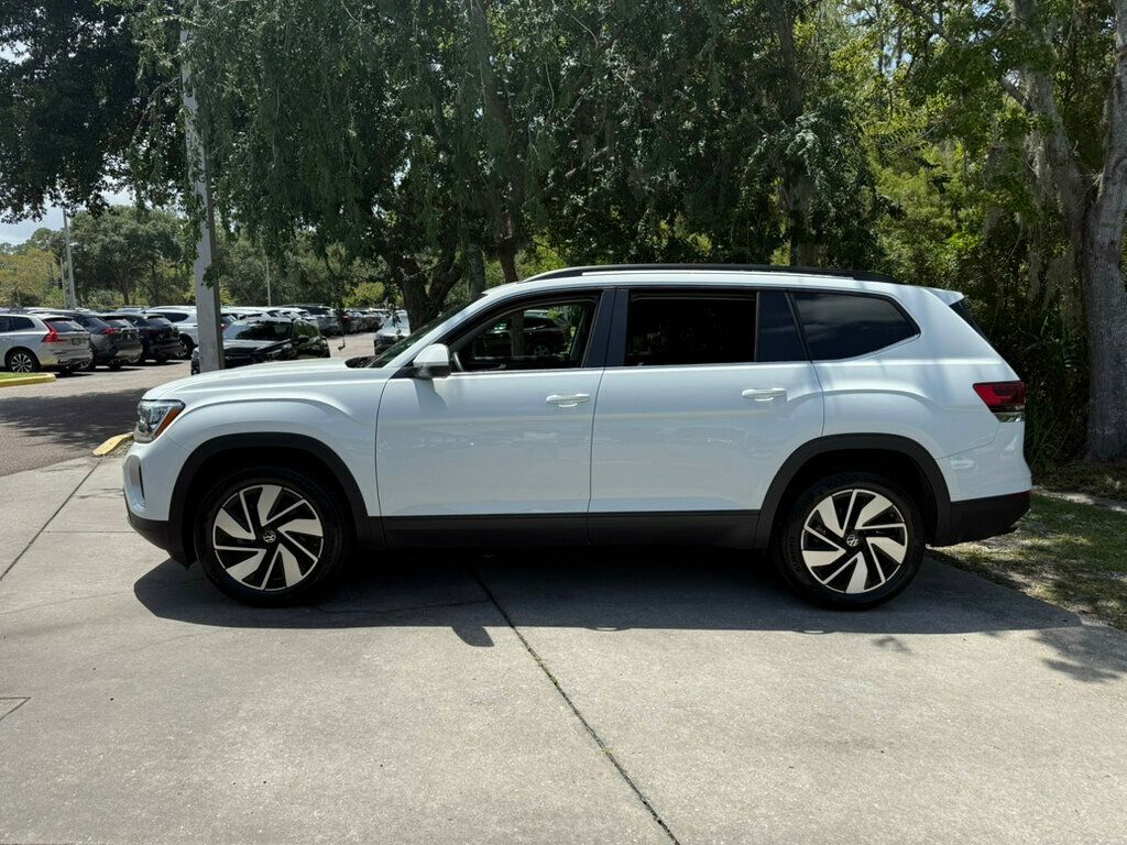 2024 Volkswagen Atlas SE Technology photo 2