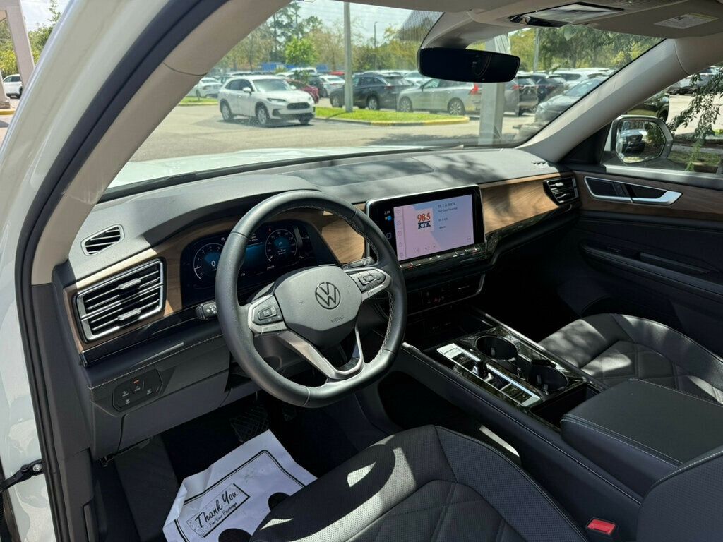 2024 Volkswagen Atlas SE Technology photo 3
