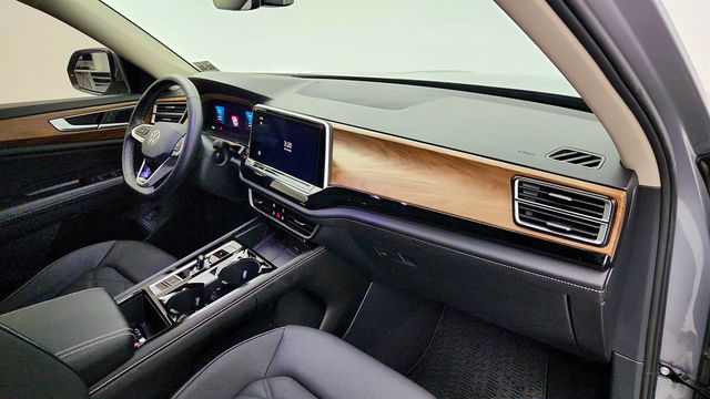 2024 Volkswagen Atlas 2.0T SE w/Technology 4MOTION w/ Panoramic Sunroof & 20'' Wheels - 23000909 - 25