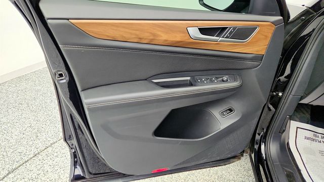 2024 Volkswagen Atlas 2.0T SE w/Technology and 2nd-Row Dual Captain's Chairs - 22970865 - 9