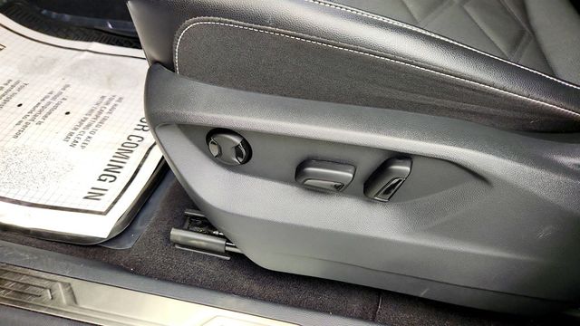 2024 Volkswagen Atlas 2.0T SE w/Technology and 2nd-Row Dual Captain's Chairs - 22970865 - 10