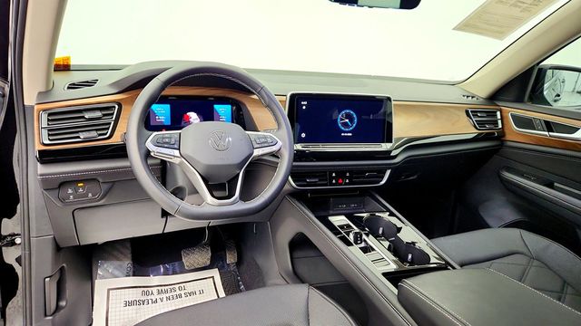 2024 Volkswagen Atlas 2.0T SE w/Technology and 2nd-Row Dual Captain's Chairs - 22970865 - 11