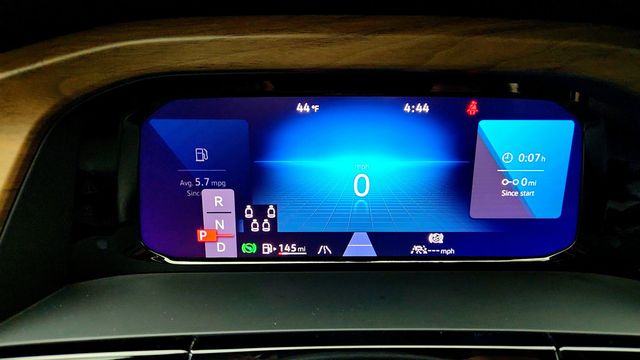 2024 Volkswagen Atlas 2.0T SE w/Technology and 2nd-Row Dual Captain's Chairs - 22970865 - 13