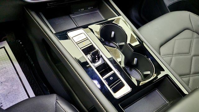 2024 Volkswagen Atlas 2.0T SE w/Technology and 2nd-Row Dual Captain's Chairs - 22970865 - 15